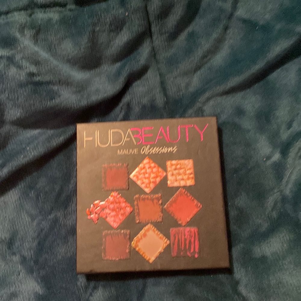 Huda Beauty Mauve Obsessions Palettr